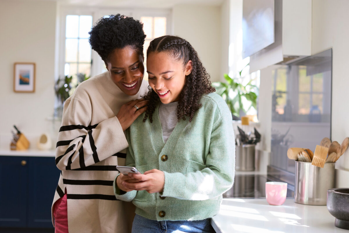 A parent looks at the Pyx Health app with her teen daughter.